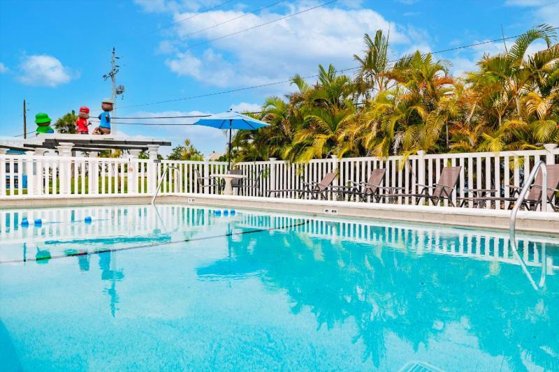 Poolfront Cottage Near Beach With Full Kitchen! Fort Myers Dış mekan fotoğraf
