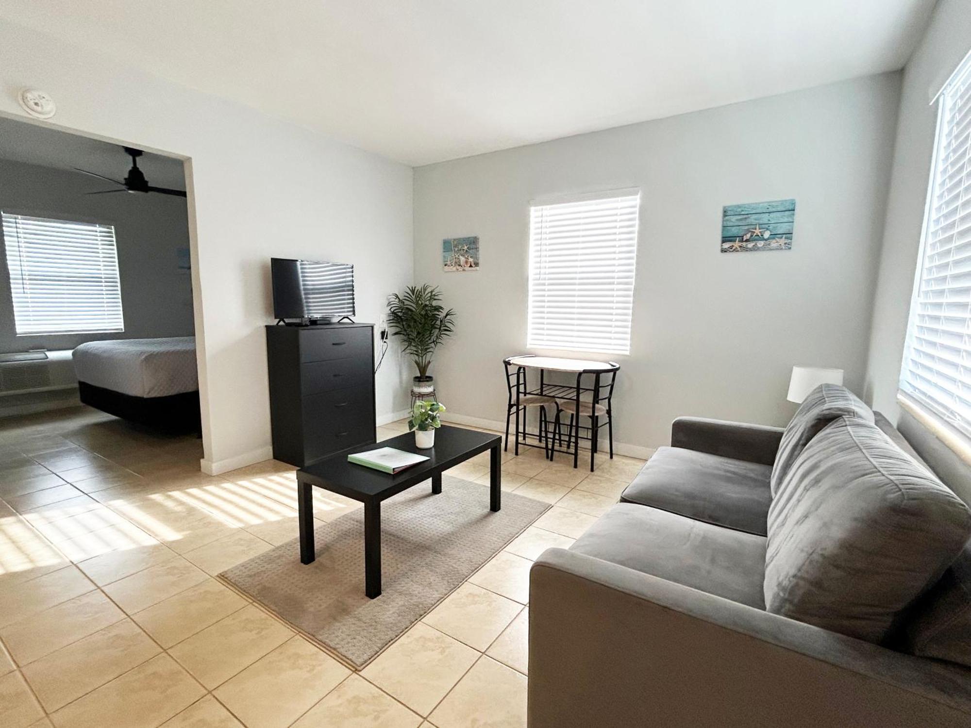 Poolfront Cottage Near Beach With Full Kitchen! Fort Myers Dış mekan fotoğraf